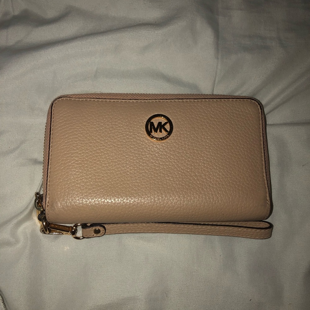 MICHAEL KORS pre loved nude/pink wallet/ wristlet